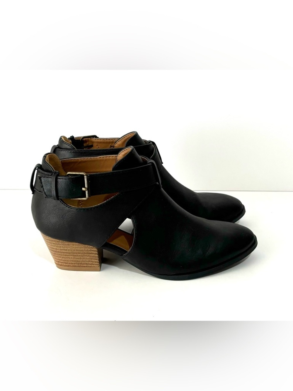 Qupid Black Cutout Ankle Booties with Buckle Strap Size 6.5 EUC